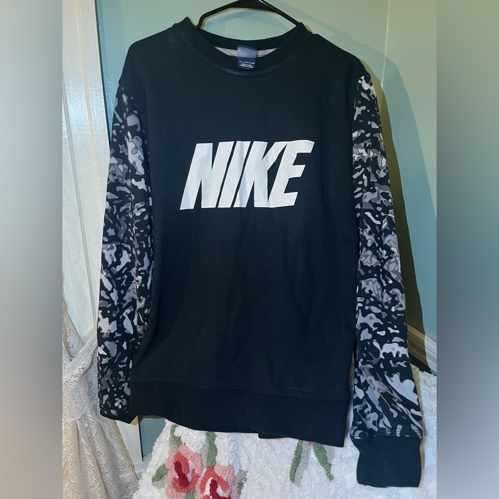 Nike Black and Gray Crewneck Sweater with Patterned Sleeves